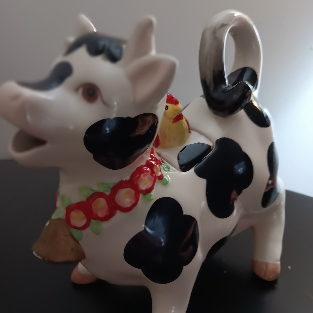 Farmhouse Cow And Chicken Teapot or Creamer Pot Server. - Picture 3 of 11
